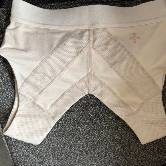 Seamless Cream Women's Bra - Picture 4 of 4